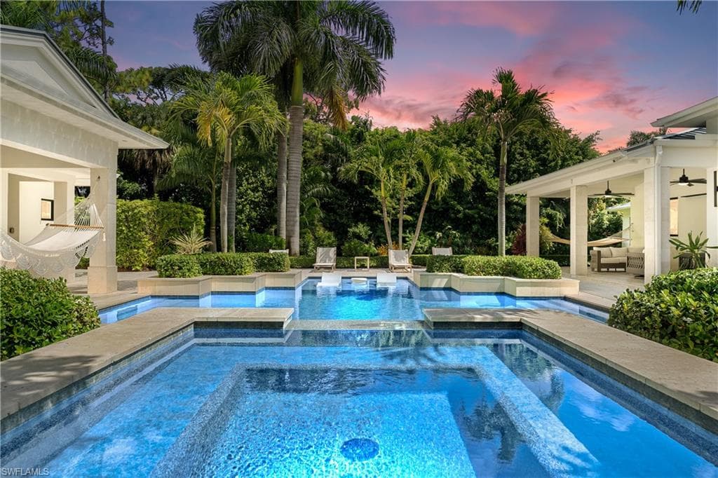 233 Ridge Dr, Naples, FL 34108-5