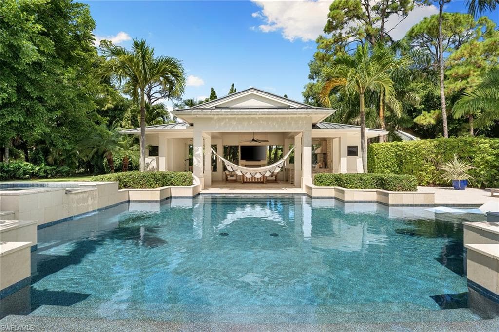 233 Ridge Dr, Naples, FL 34108-6