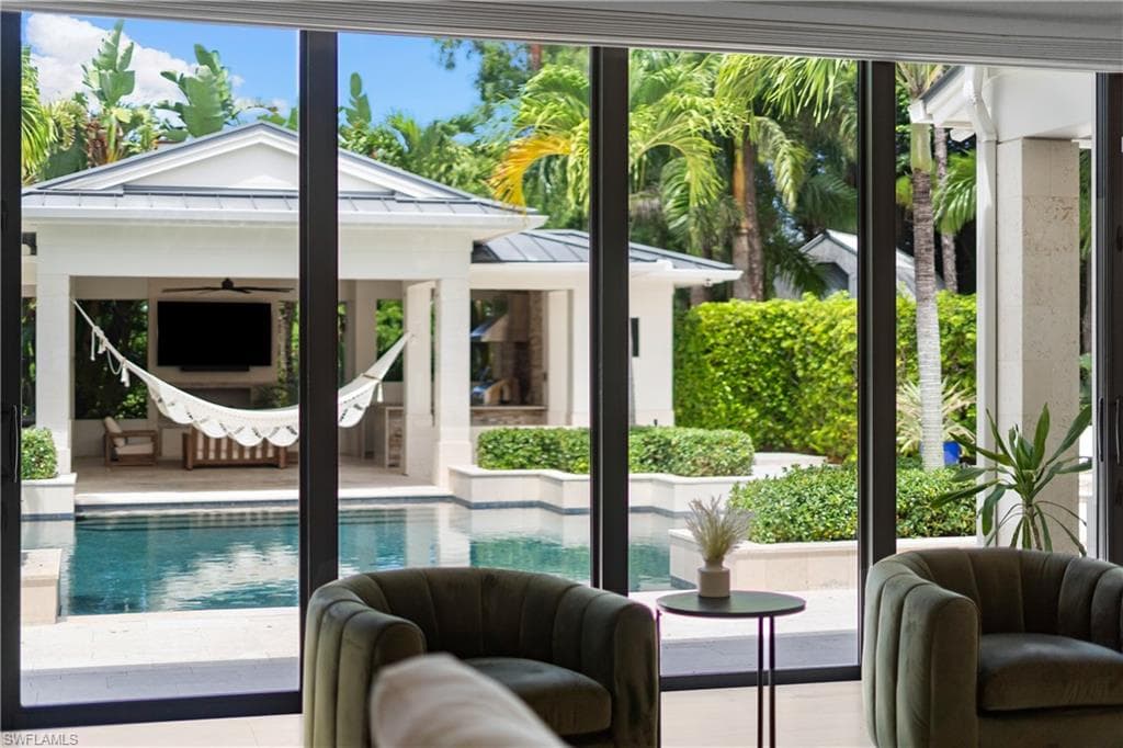 233 Ridge Dr, Naples, FL 34108-8