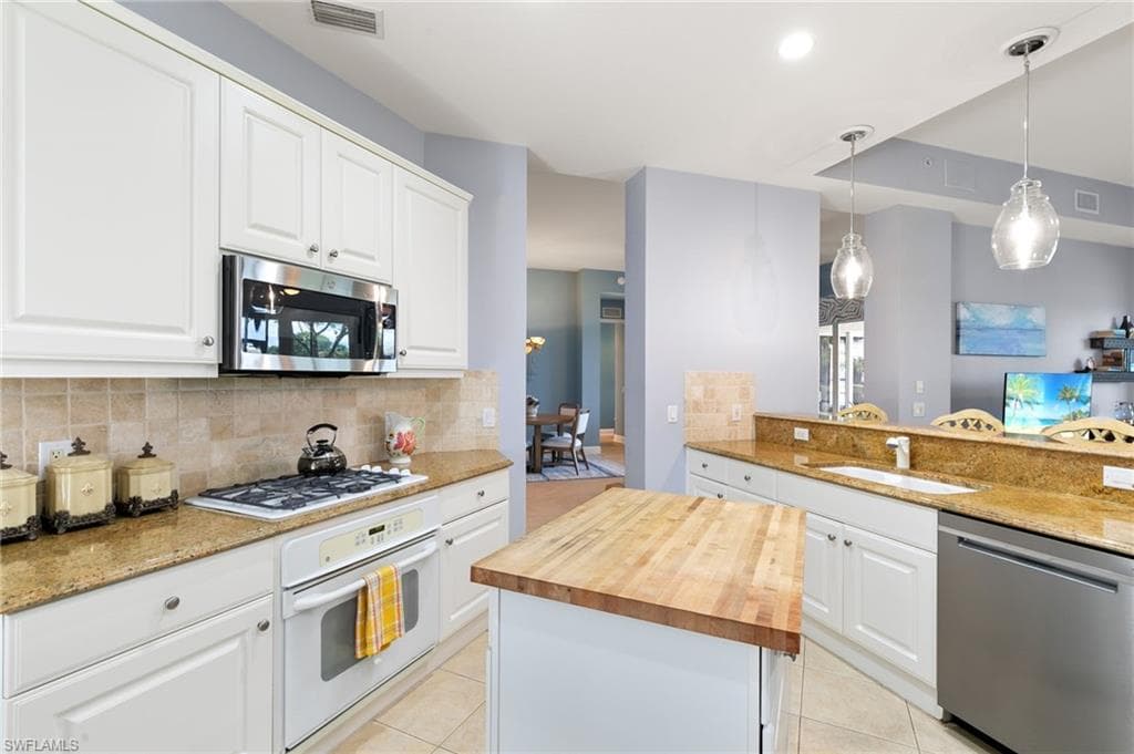 9235 Tesoro Ln 4-102, Naples, FL 34114-17