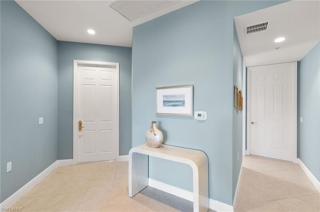 9235 Tesoro Ln 4-102, Naples, FL 34114-5