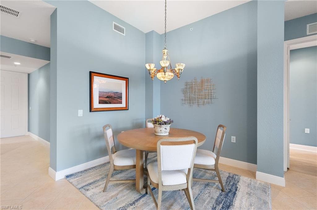 9235 Tesoro Ln 4-102, Naples, FL 34114-7