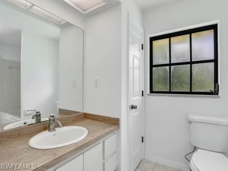 124 Sharwood Dr, Naples, FL 34110-23