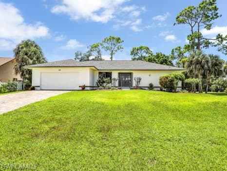 124 Sharwood Dr, Naples, FL 34110-5