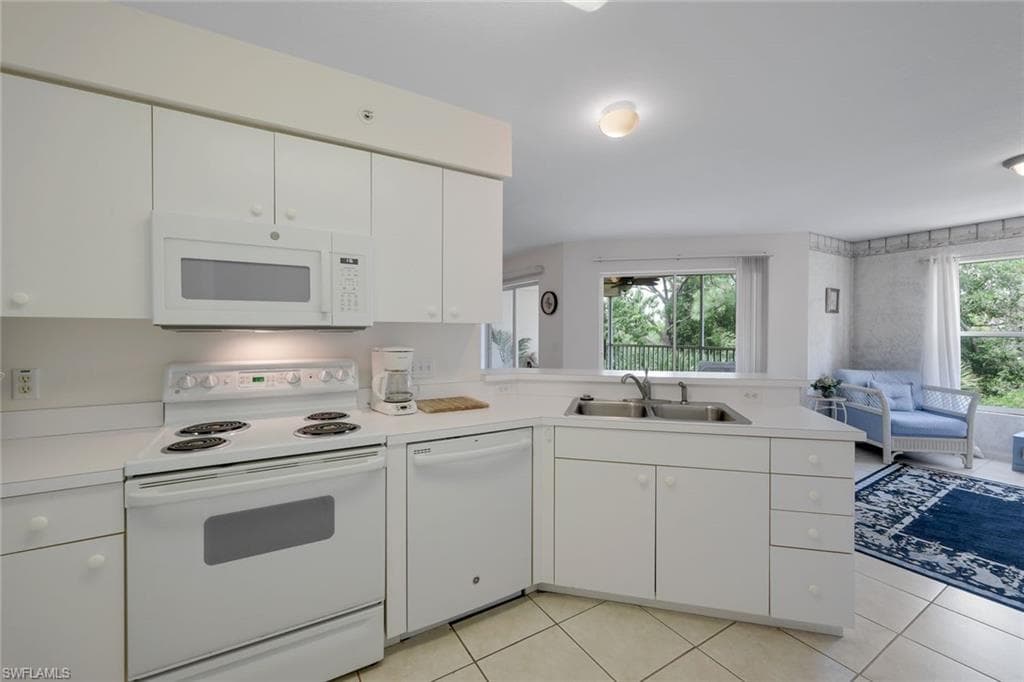 15505 Cedarwood Ln 204, Naples, FL 34110-9