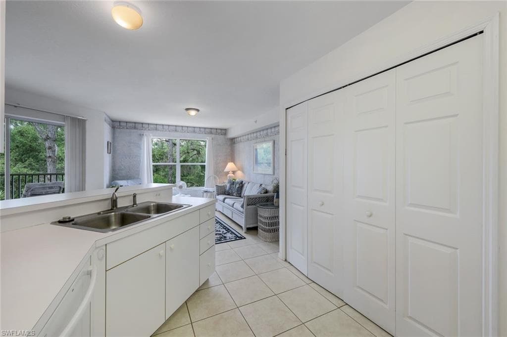 15505 Cedarwood Ln 204, Naples, FL 34110-11