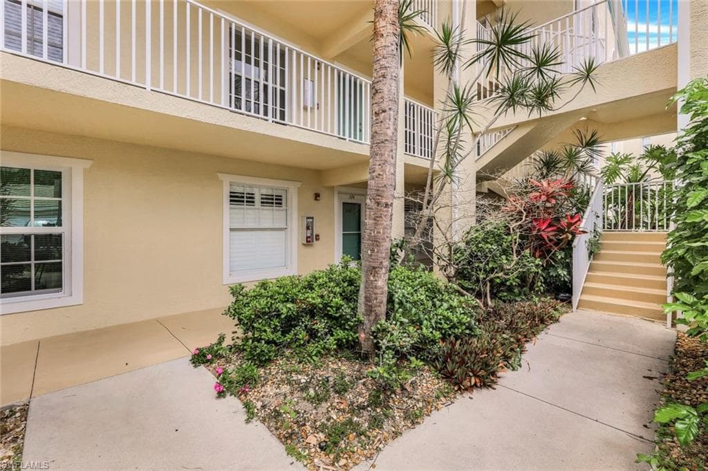 15505 Cedarwood Ln 204, Naples, FL 34110-1