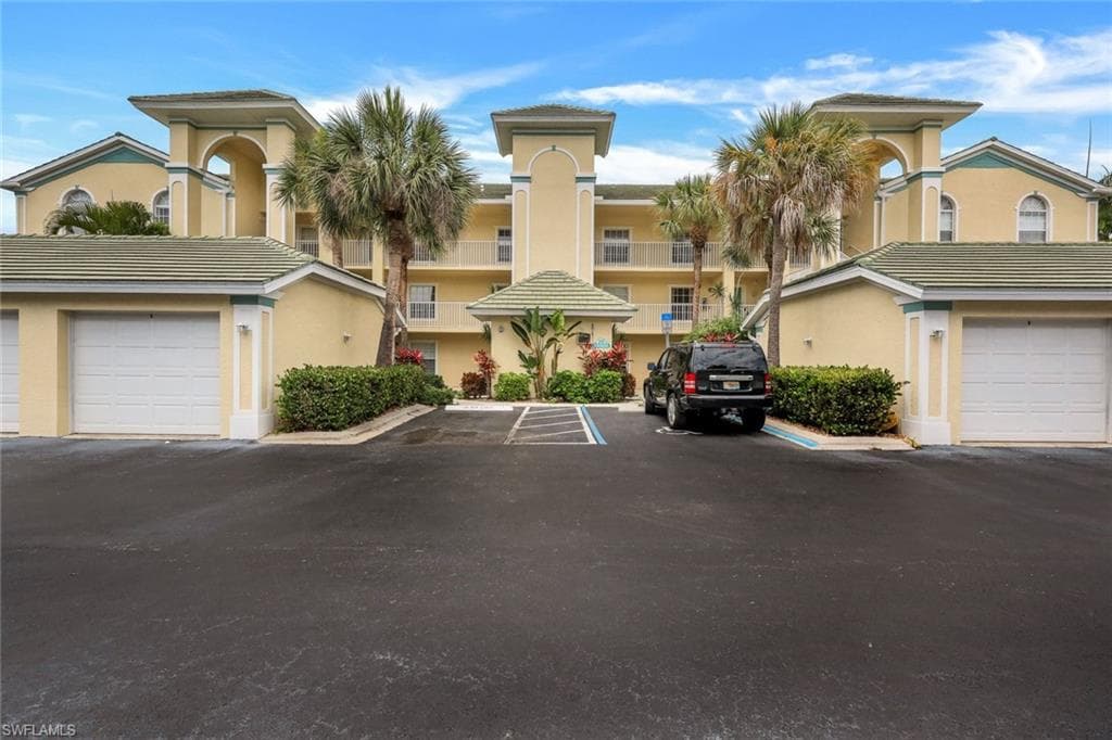 15505 Cedarwood Ln 204, Naples, FL 34110-26