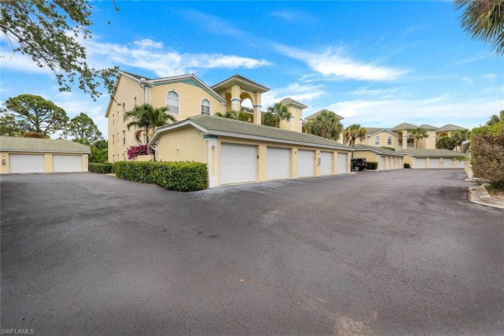 15505 Cedarwood Ln 204, Naples, FL 34110-27