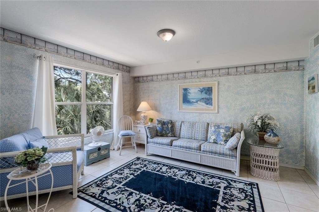 15505 Cedarwood Ln 204, Naples, FL 34110-5