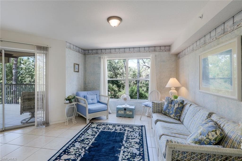 15505 Cedarwood Ln 204, Naples, FL 34110-6