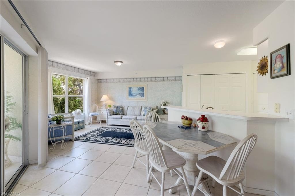 15505 Cedarwood Ln 204, Naples, FL 34110-7