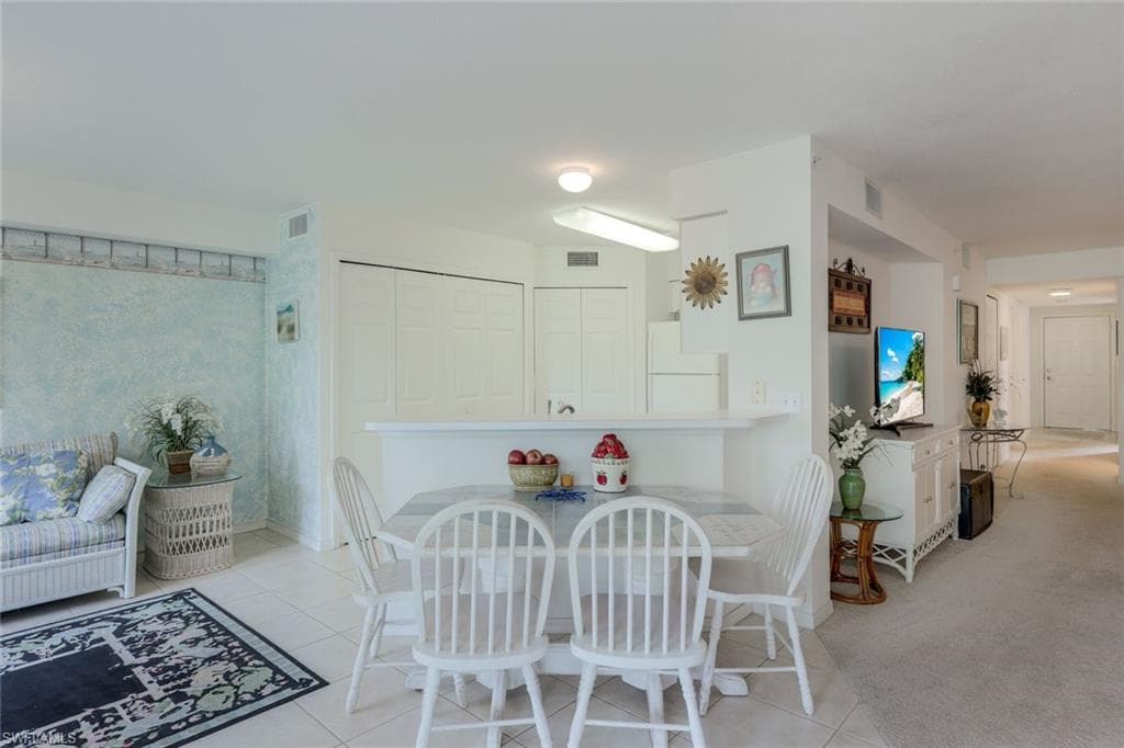 15505 Cedarwood Ln 204, Naples, FL 34110-8