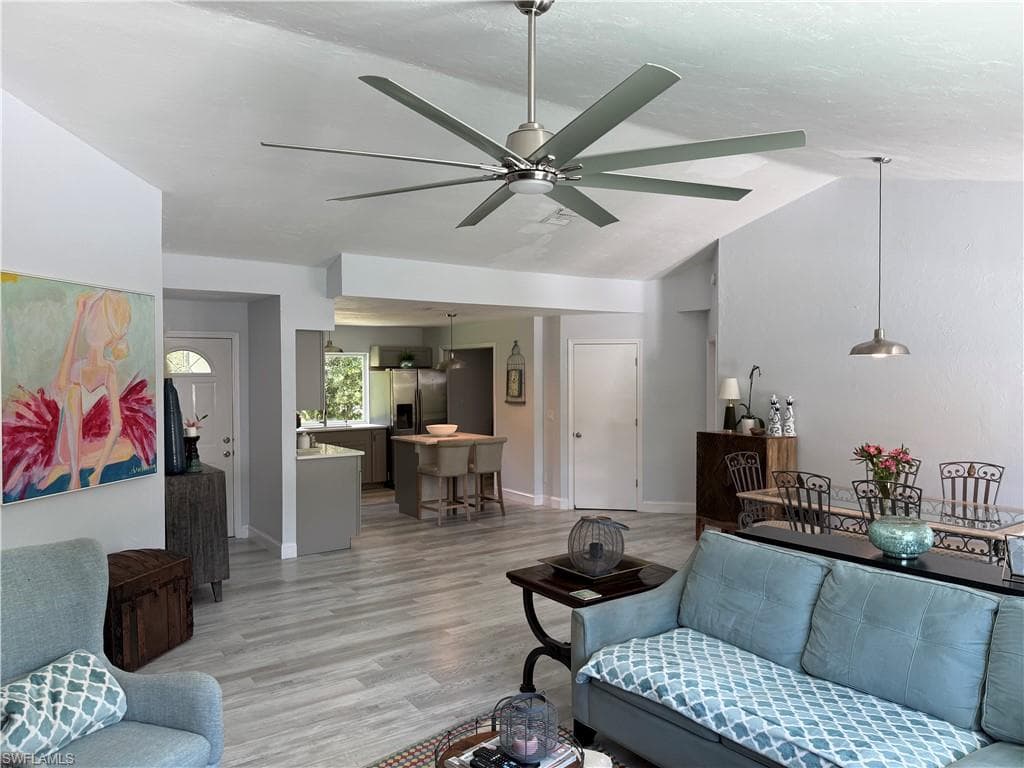 310 14th St SE, Naples, FL 34117-1