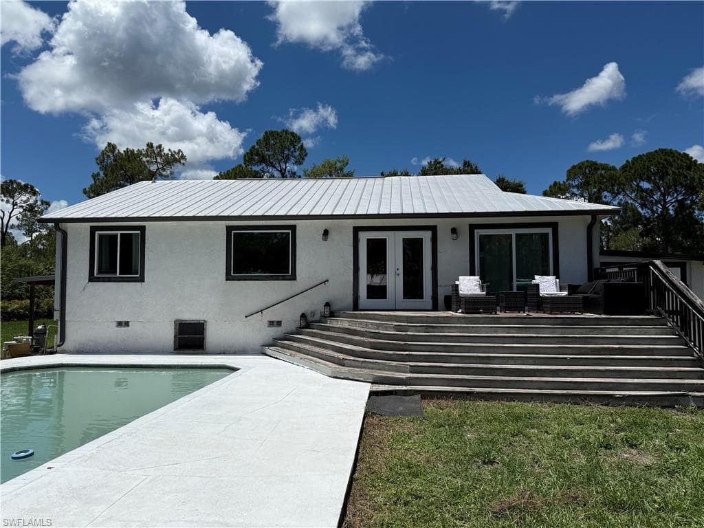 310 14th St SE, Naples, FL 34117-31
