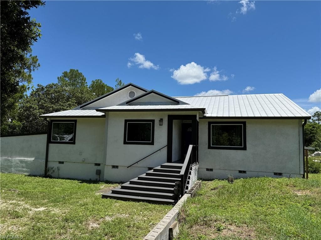 310 14th St SE, Naples, FL 34117-34