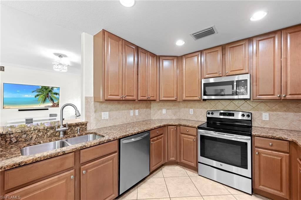7882 Clemson St 101, Naples, FL 34104-9