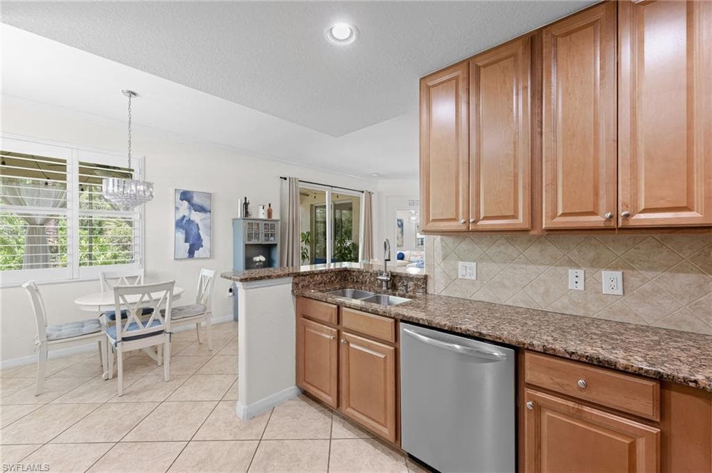 7882 Clemson St 101, Naples, FL 34104-11