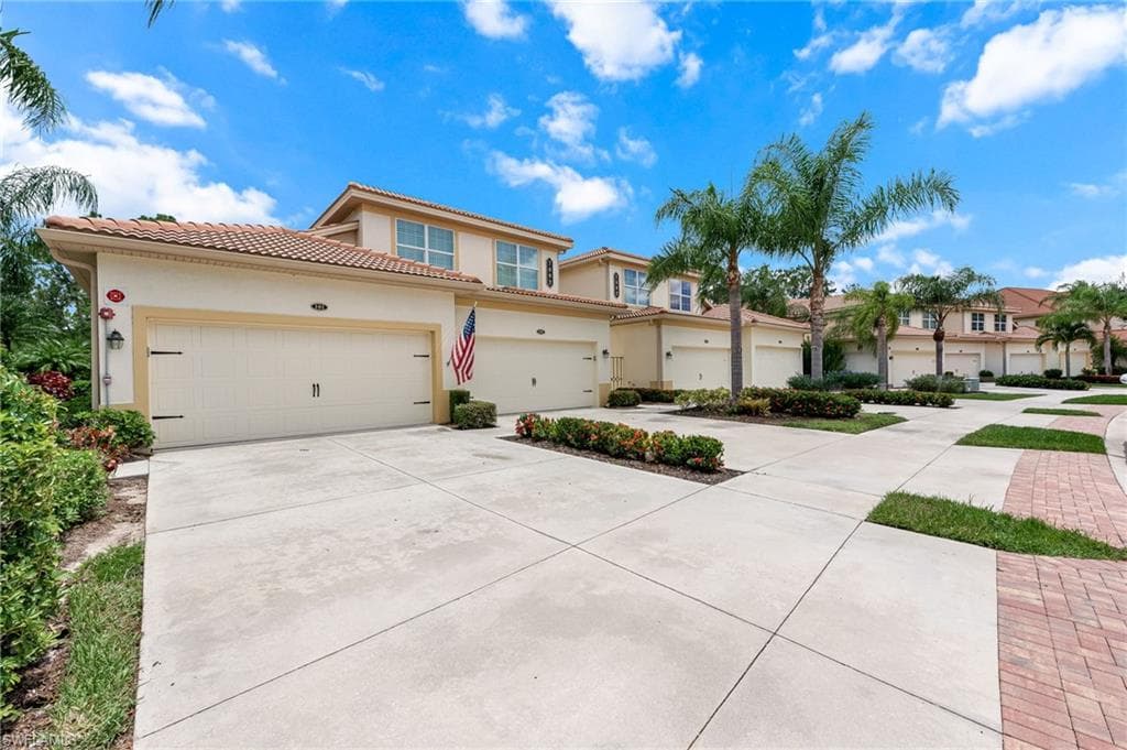 7882 Clemson St 101, Naples, FL 34104-1