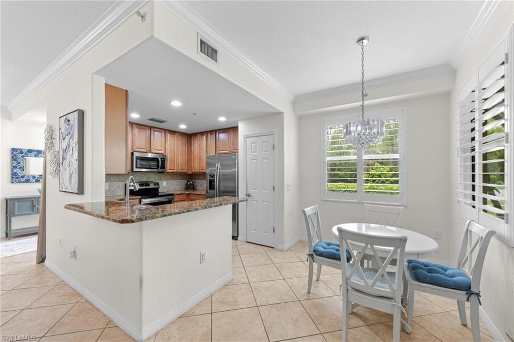 7882 Clemson St 101, Naples, FL 34104-8