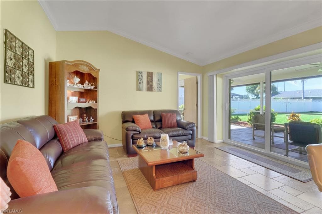 92 Chardon Pl, Naples, FL 34110-10