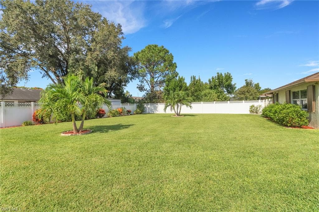 92 Chardon Pl, Naples, FL 34110-21