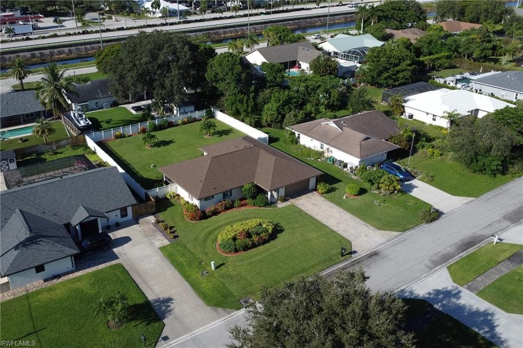92 Chardon Pl, Naples, FL 34110-26