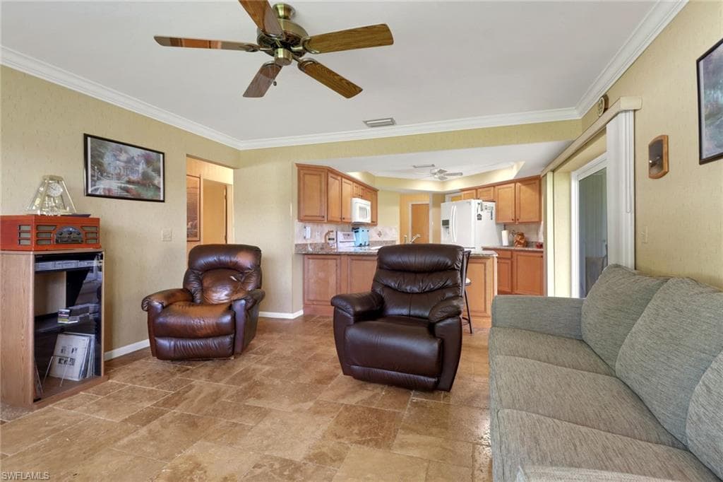 92 Chardon Pl, Naples, FL 34110-7