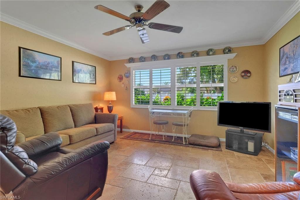 92 Chardon Pl, Naples, FL 34110-8