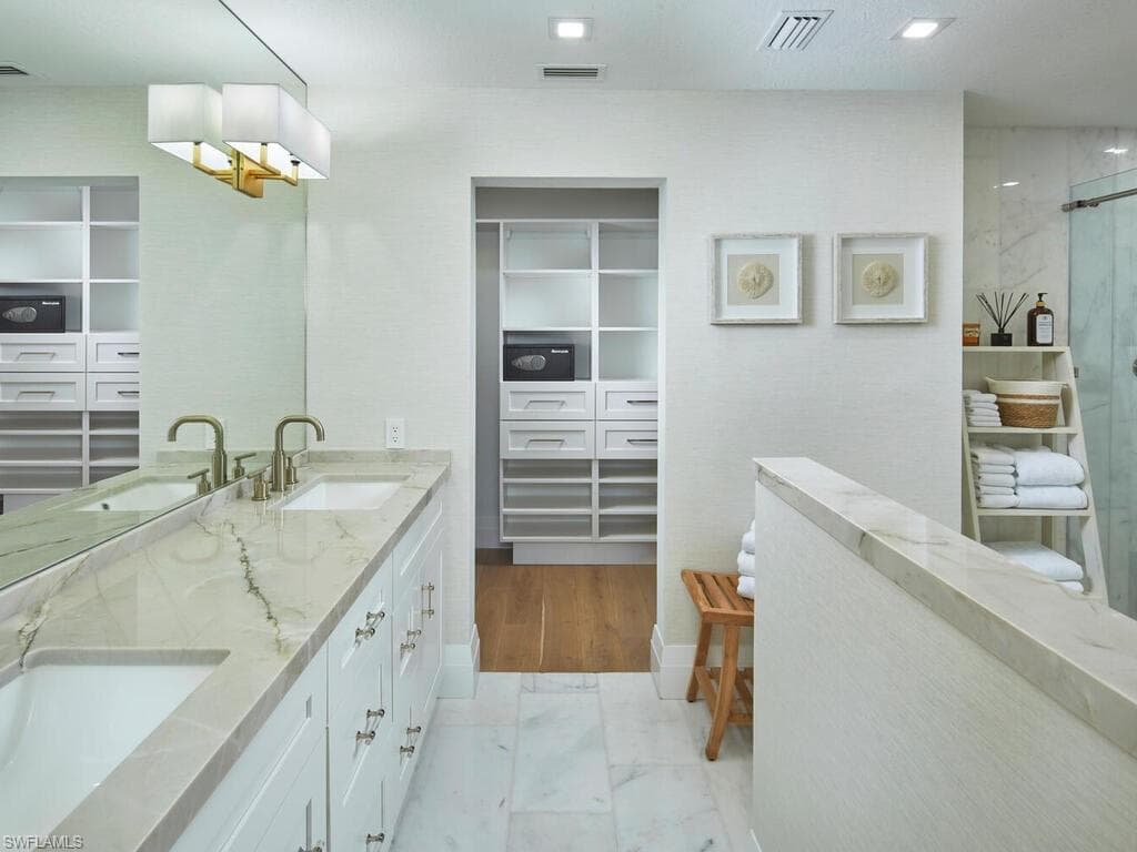368 Woodshire Ln B10, Naples, FL 34105-16