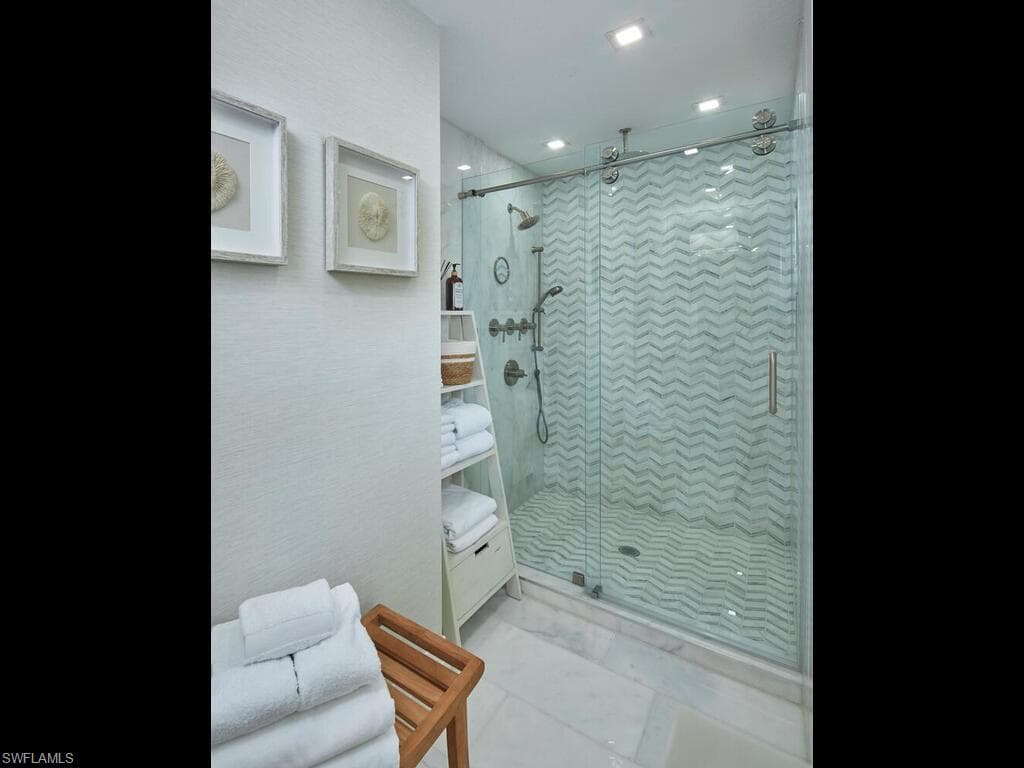 368 Woodshire Ln B10, Naples, FL 34105-17