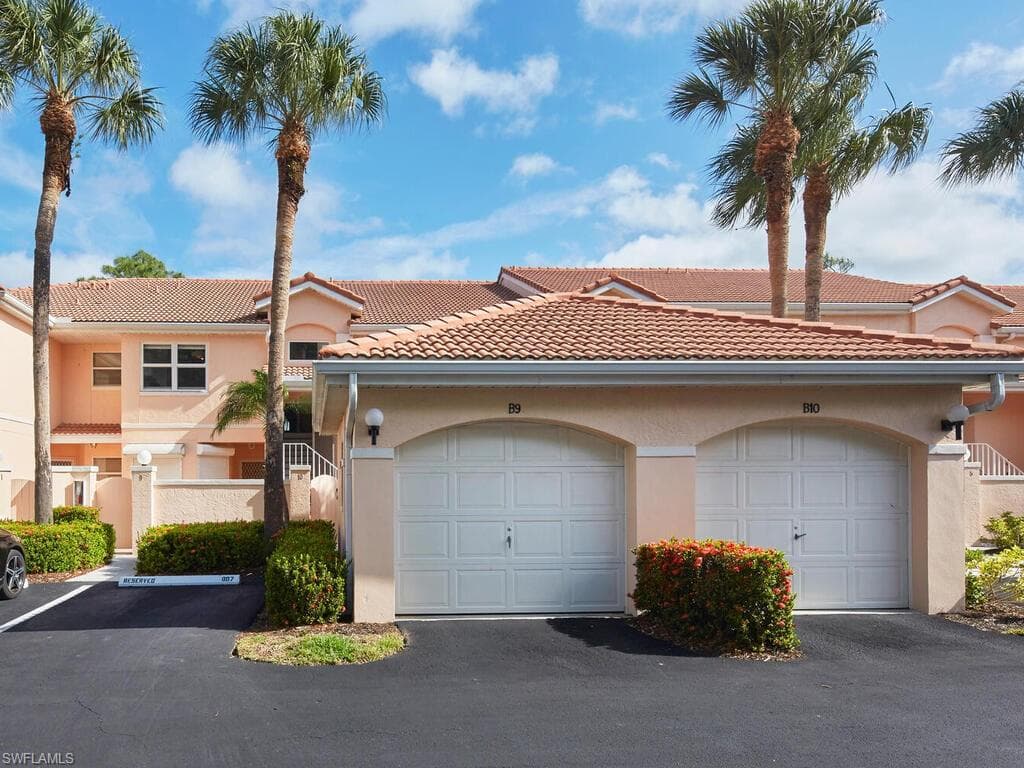 368 Woodshire Ln B10, Naples, FL 34105-23