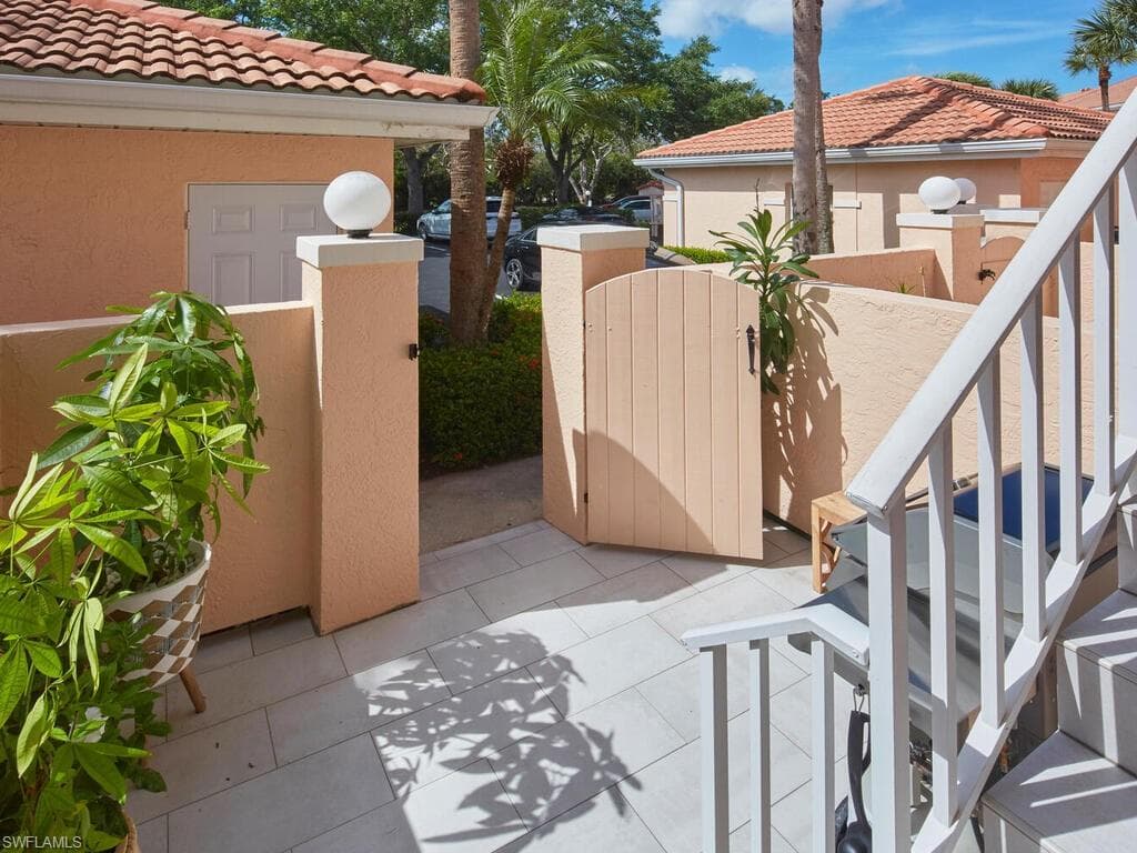 368 Woodshire Ln B10, Naples, FL 34105-3