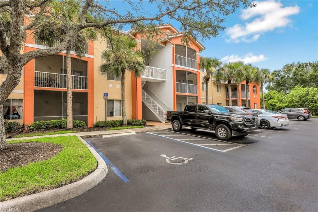 6300 Aragon Way 105, Fort Myers, FL 33966-8