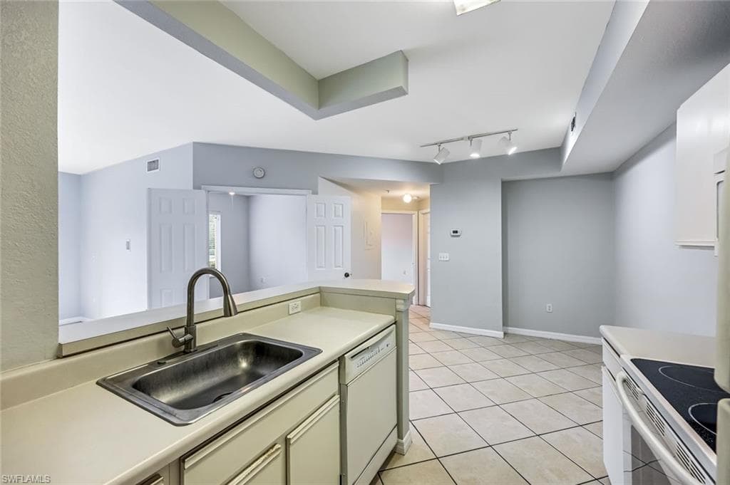 6300 Aragon Way 105, Fort Myers, FL 33966-9