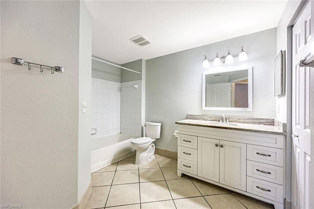 6300 Aragon Way 105, Fort Myers, FL 33966-17