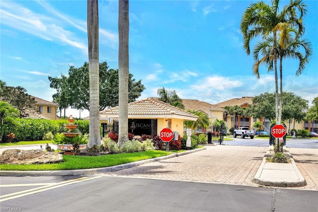 6300 Aragon Way 105, Fort Myers, FL 33966-1