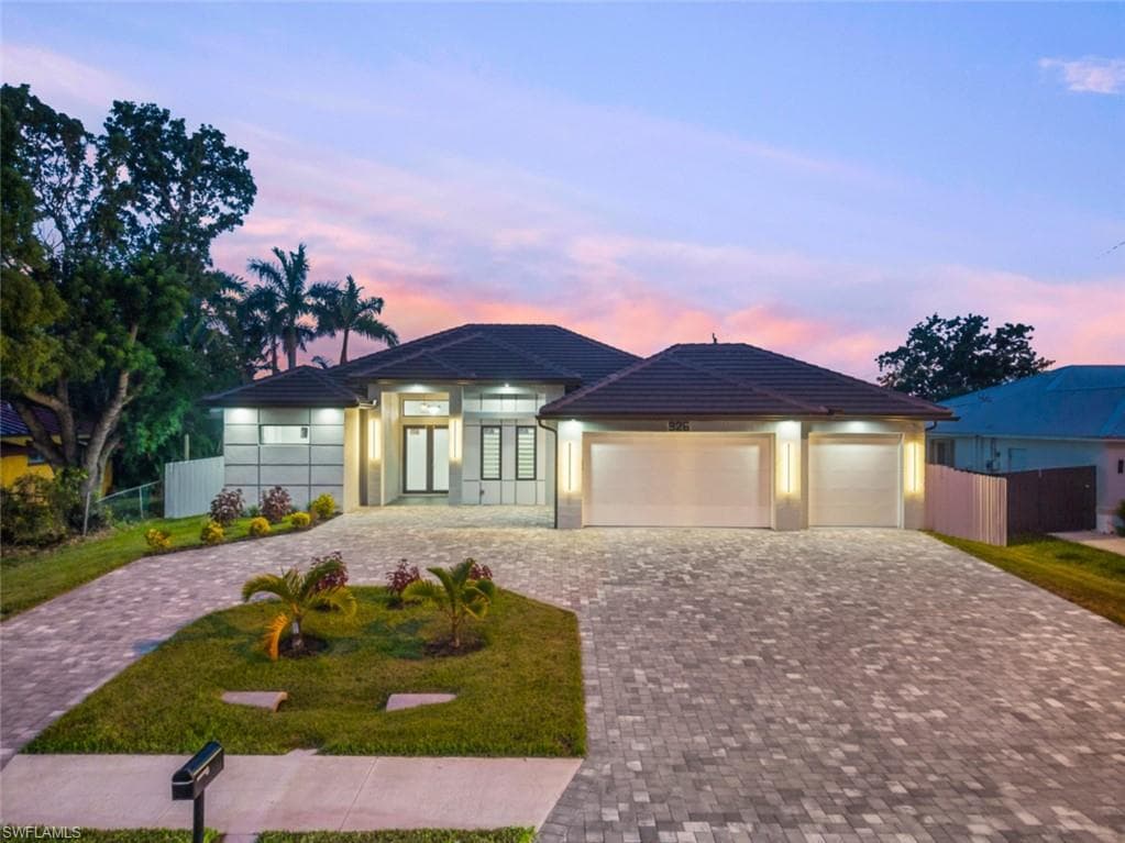 926 Gleason Pkwy, Cape Coral, FL 33914-2