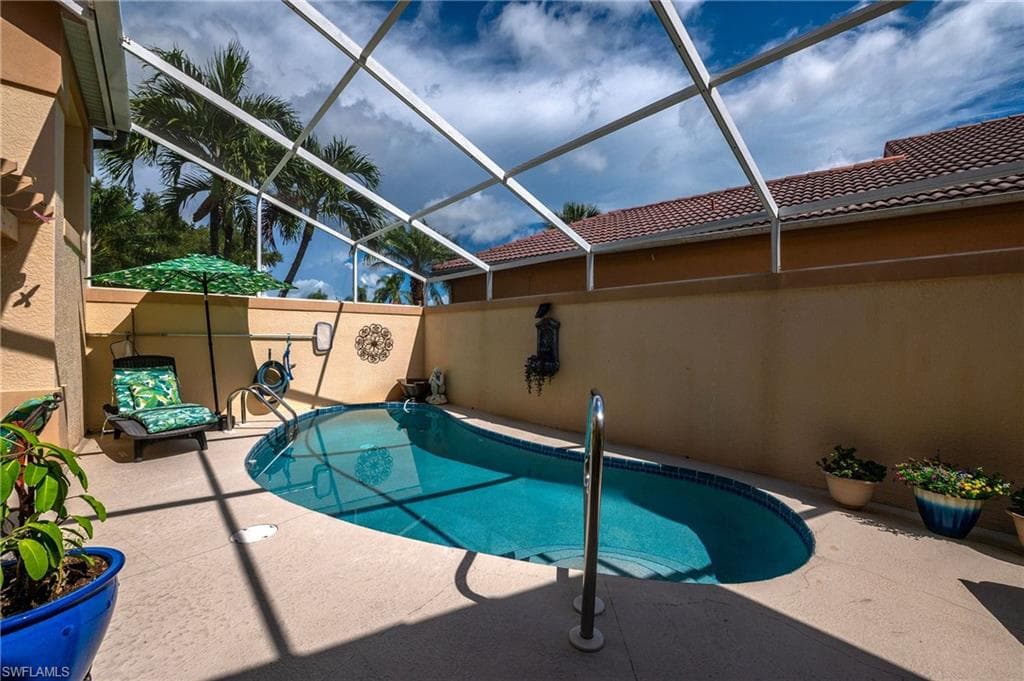 129 Sabal Lake Dr, Naples, FL 34104-23
