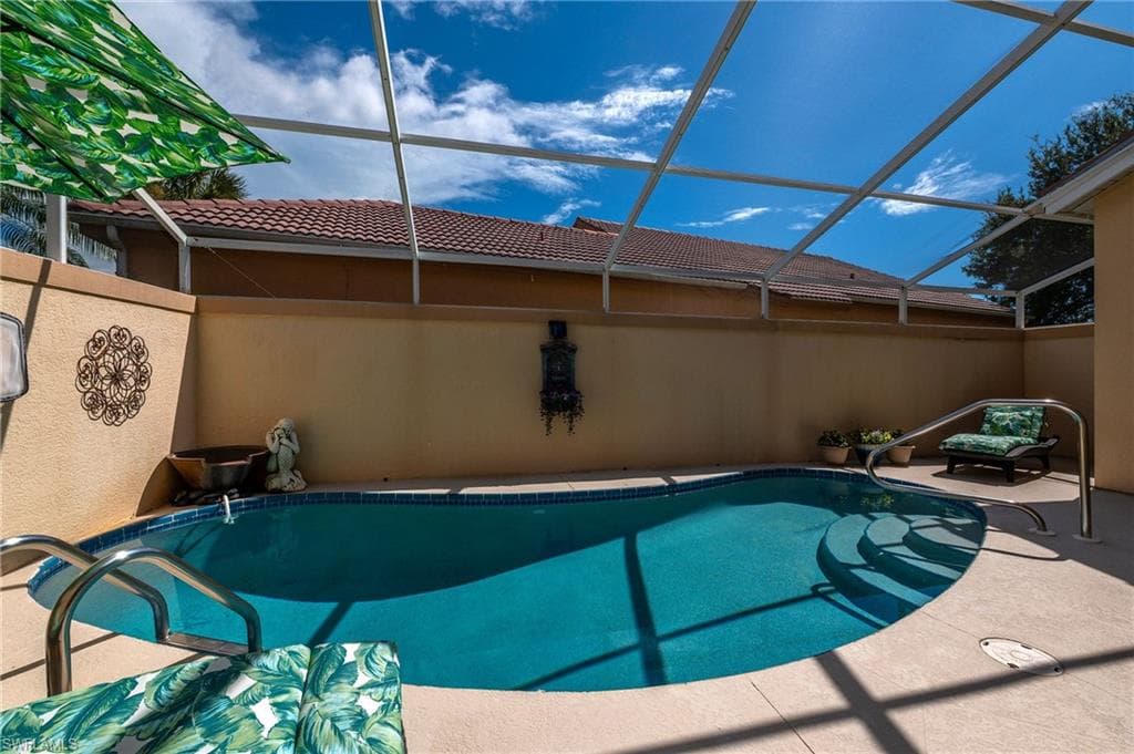 129 Sabal Lake Dr, Naples, FL 34104-3