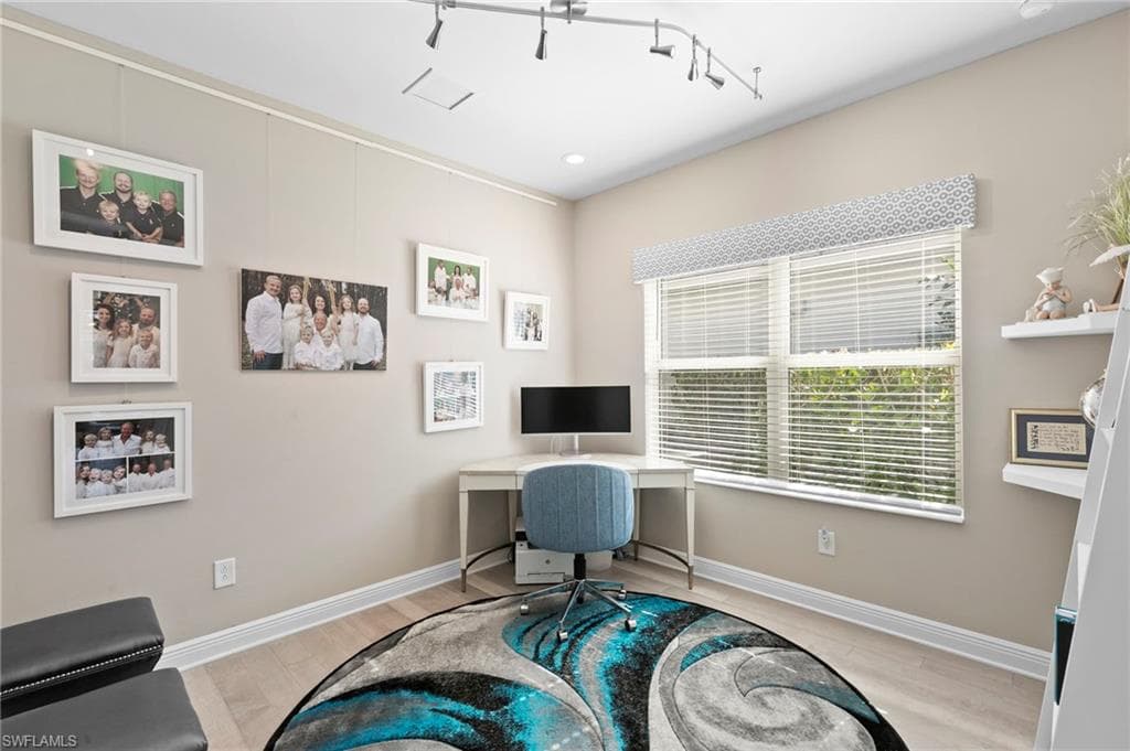 2259 Marquesa Cir, Naples, FL 34112-33
