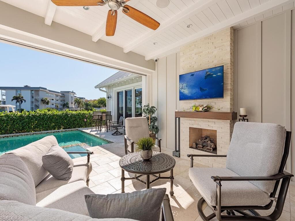 1482 2nd Ave S, Naples, FL 34102-9