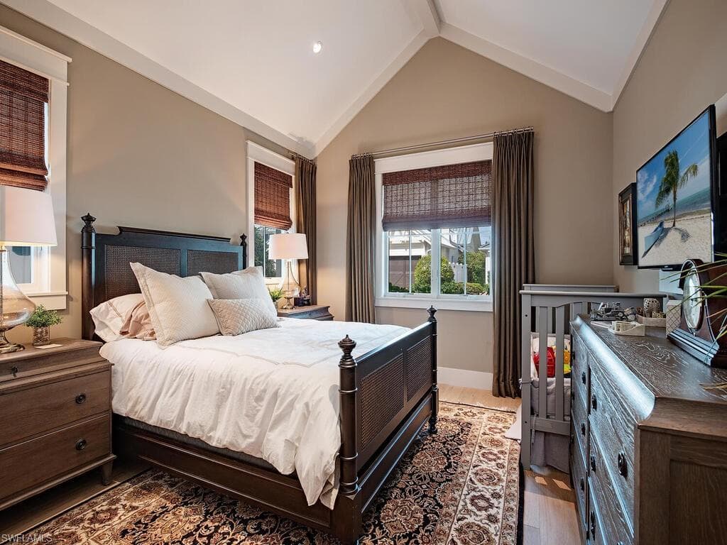 1482 2nd Ave S, Naples, FL 34102-13