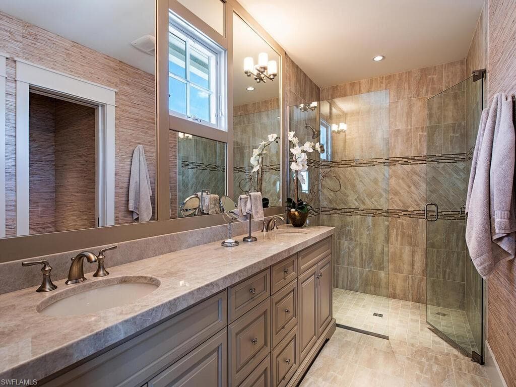 1482 2nd Ave S, Naples, FL 34102-16