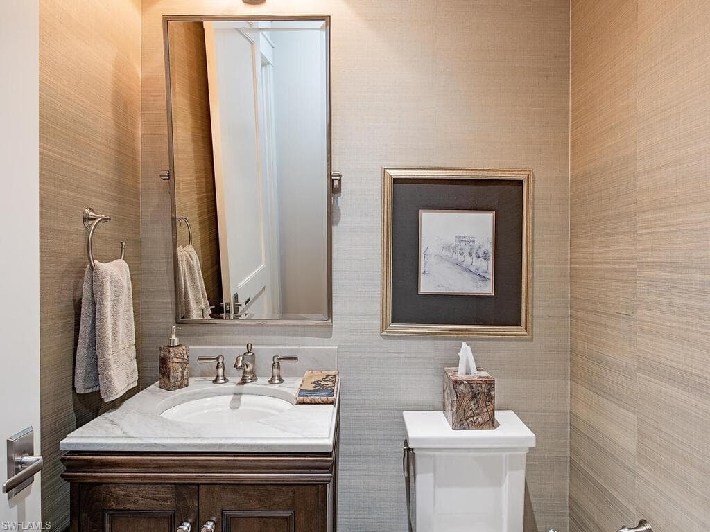 1482 2nd Ave S, Naples, FL 34102-19