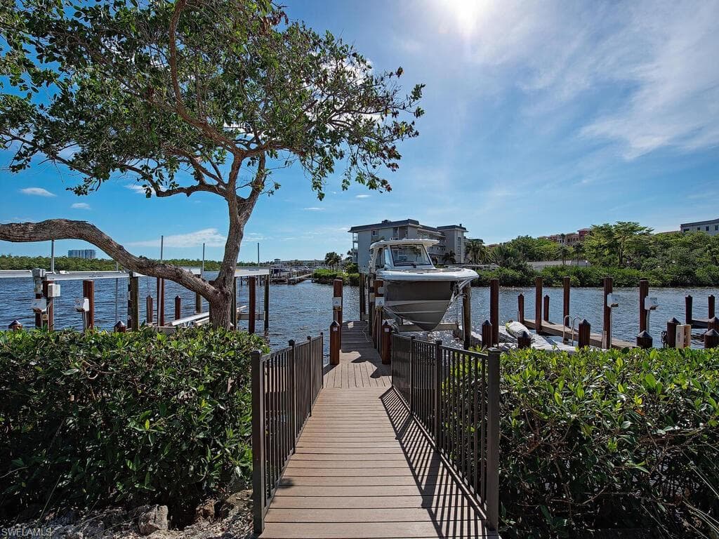 1482 2nd Ave S, Naples, FL 34102-20