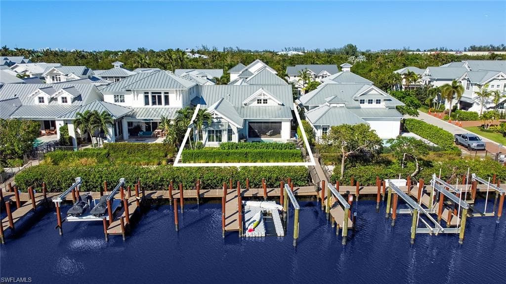 1482 2nd Ave S, Naples, FL 34102-22