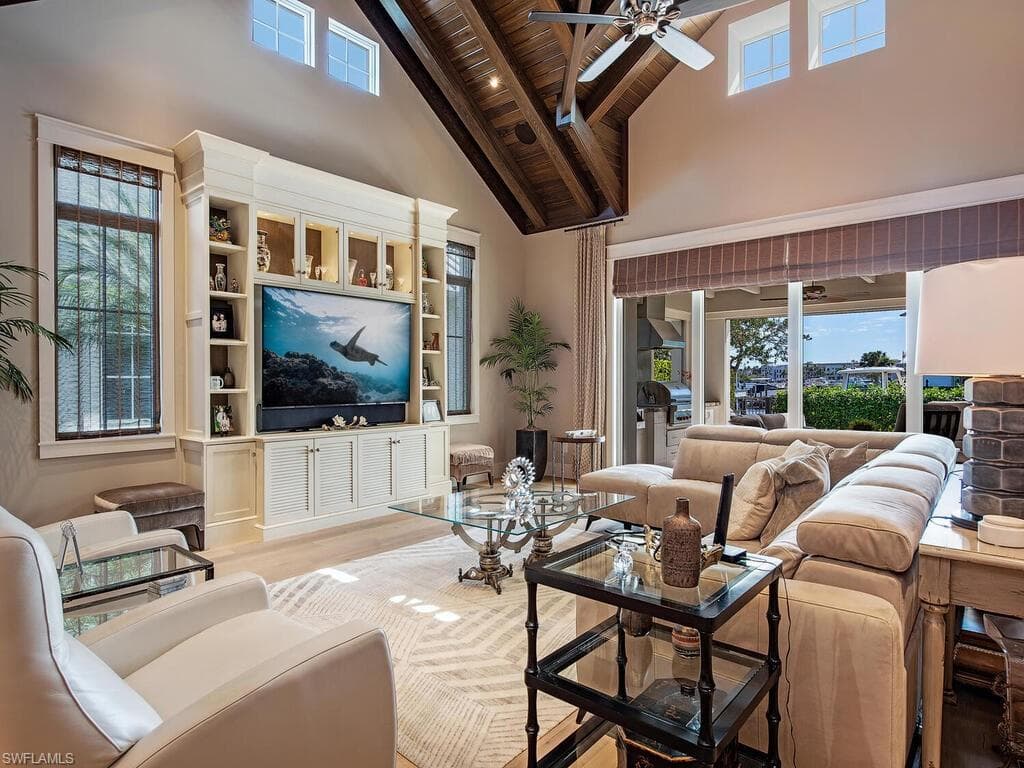 1482 2nd Ave S, Naples, FL 34102-7