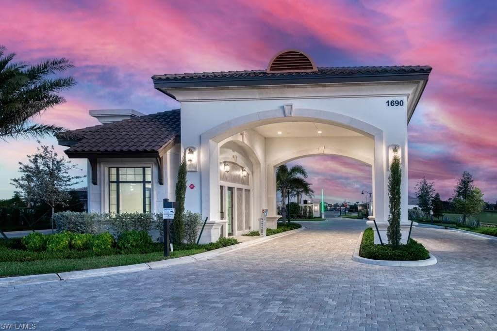 2003 Don Benito Way, Naples, FL 34120-39