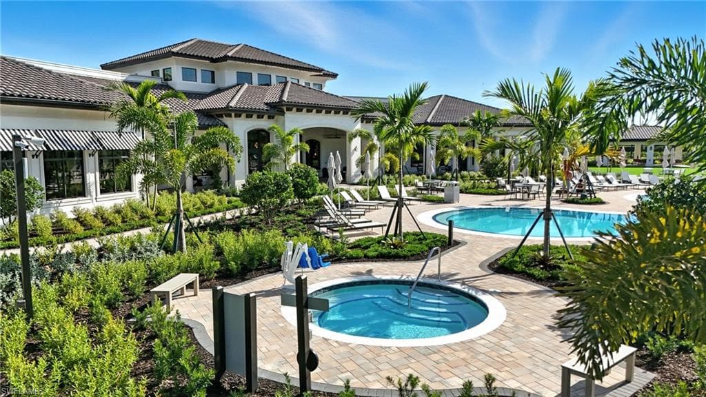 2003 Don Benito Way, Naples, FL 34120-43